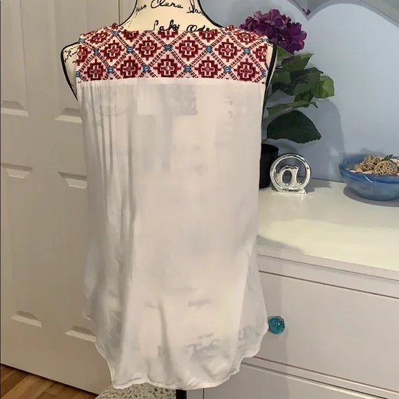 Ultra Pink Embroidered Tank Top Size Small - Picture 3 of 4